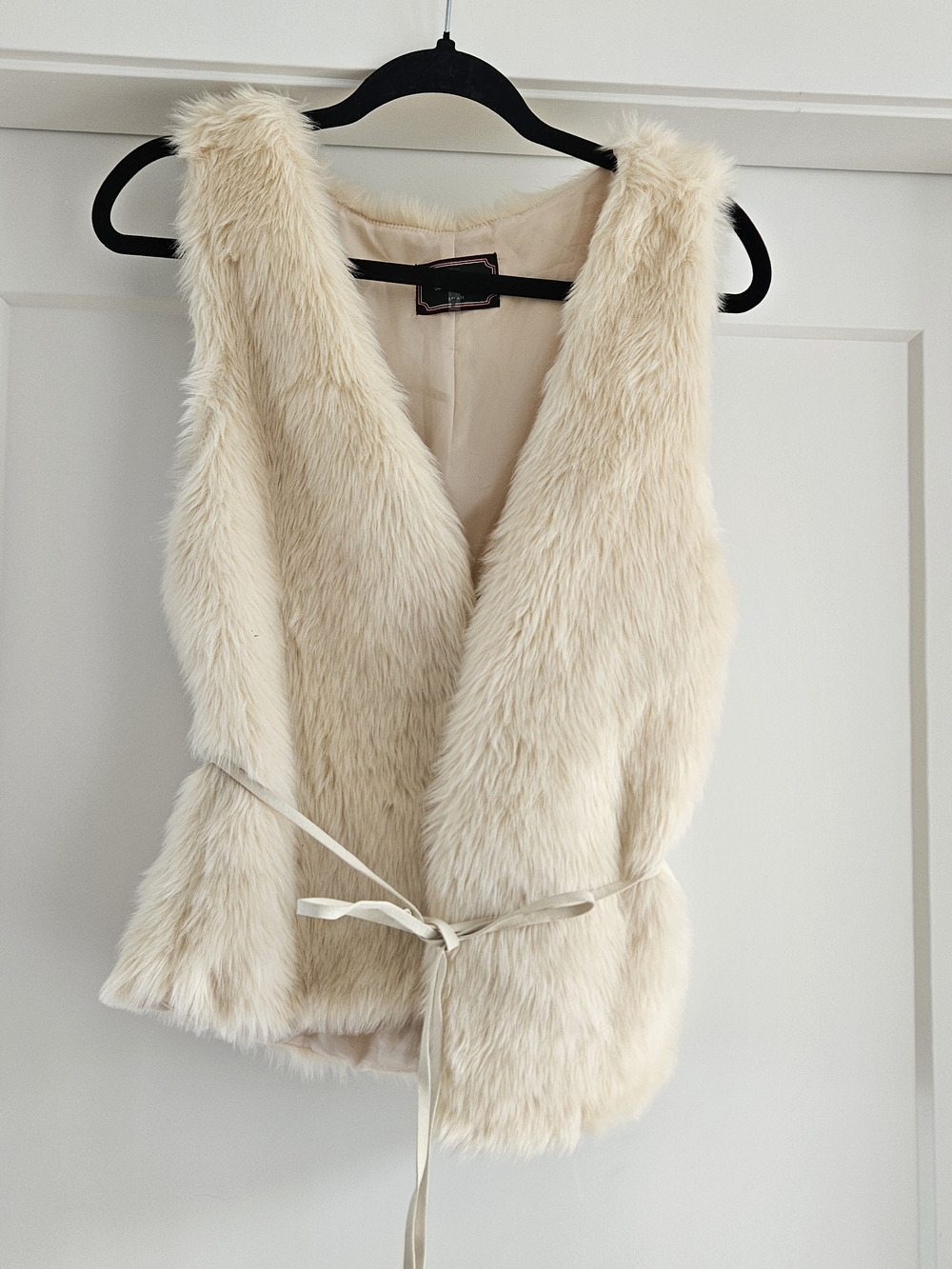 Love Tree Faux Fur Cream Vest With Tie Waist Size Small